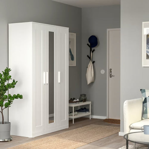 Wardrobe with 3 doors